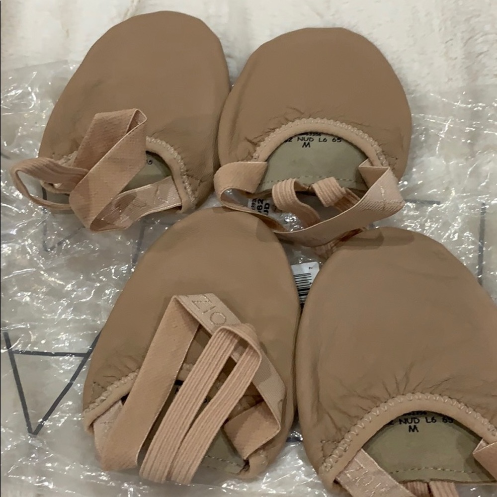 Capezio nude leather pirouettes